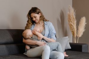 anyaság gyerekek szoptatás Impulzív Magazin