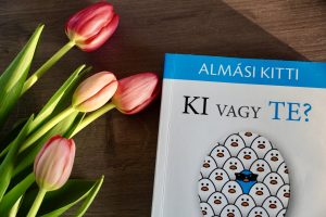 almási kitti ki vagy te? pszichológia könyv Impulzív Magazin